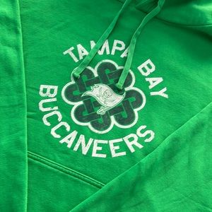 Fanatics Tampa Bay Buccaneers Celtic Irish sweatshirt hoodie Men’s Medium M